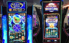 bmk88 app မိုဘိုင်းအက်ပ် ဖုန်းမျက်နှာပြင်တွင် Live Casino ကစားနေသောမြင်ကွင်း